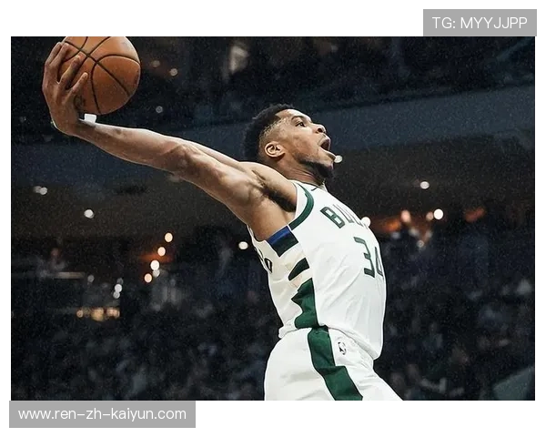 字母哥突破上篮造成犯规，雄鹿末节抢分